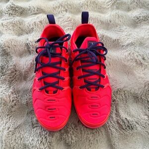 Vibrant Deep Pink Nike Vapor Max with Deep Purple Laces